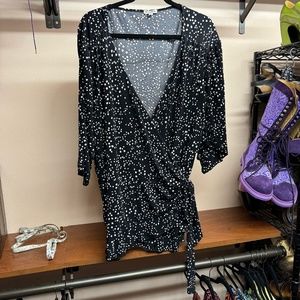 Kiyonna Black & White Polka Dot Wrap Top, size 5x